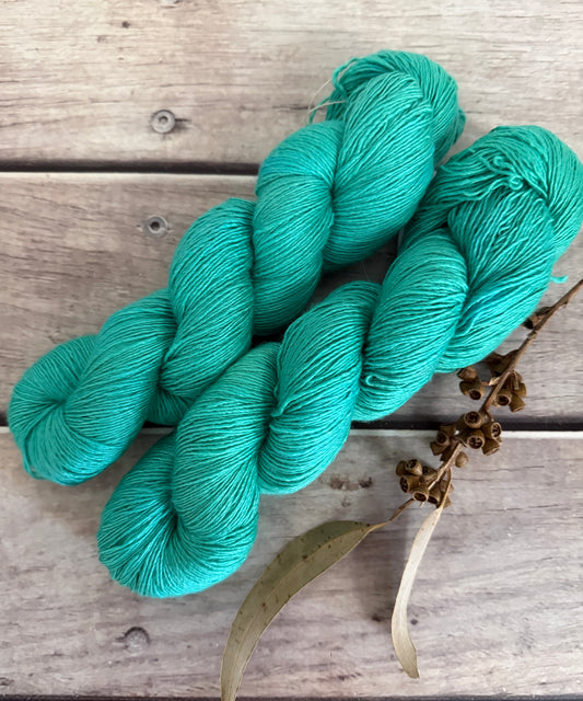 Neon Cuckoo Bee #2 - Merino/Silk 4 ply single - Osmanthus