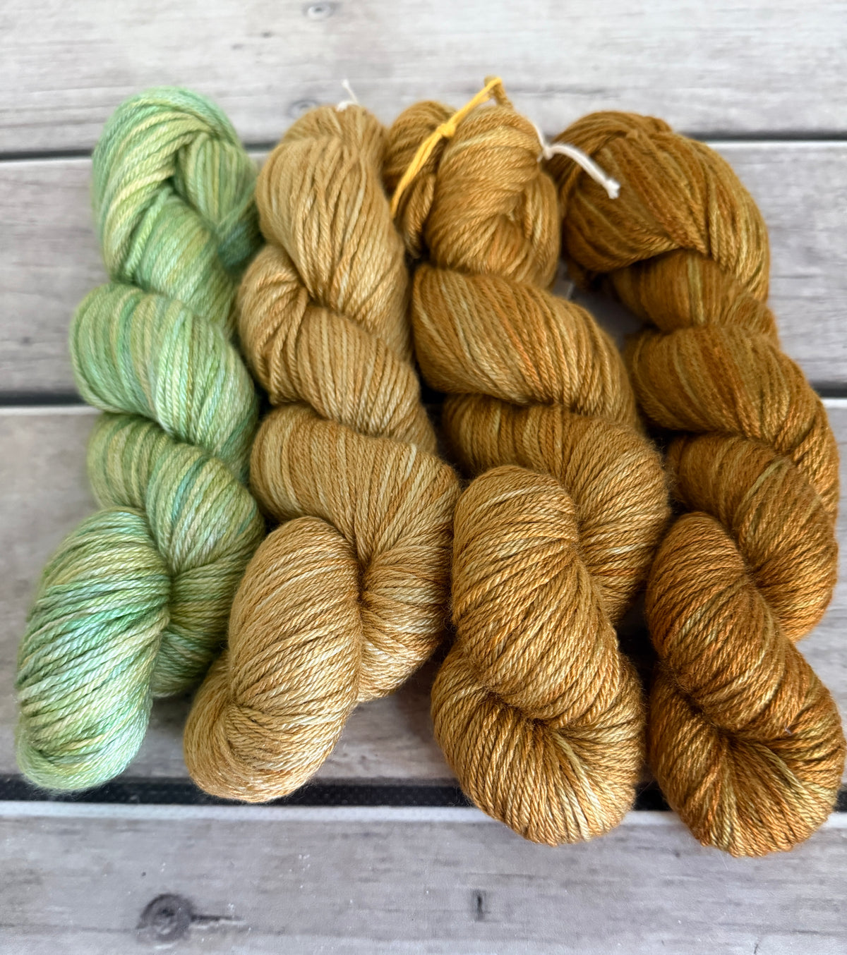 Wheatfields Short Fade - Jasmine merino/silk yarn - 4 ply