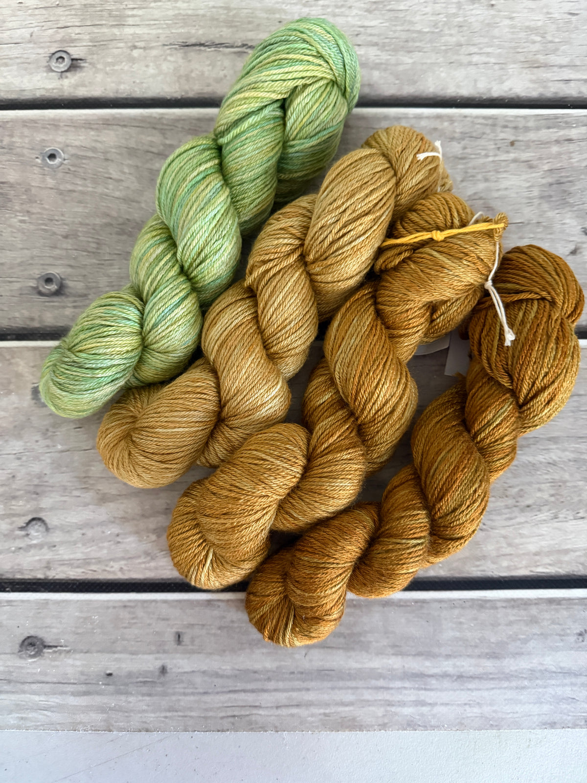 Wheatfields Short Fade - Jasmine merino/silk yarn - 4 ply