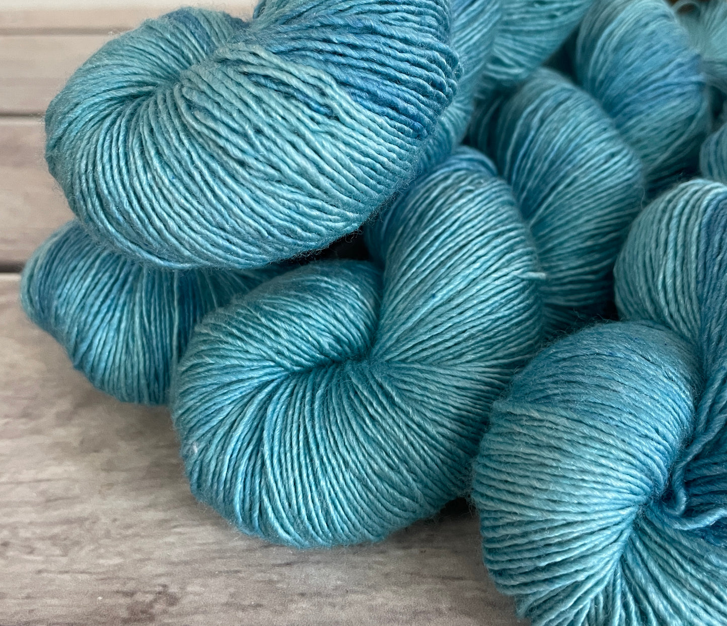 Turquoise bay Dark - on Merino and Silk 4 ply single - Osmanthus