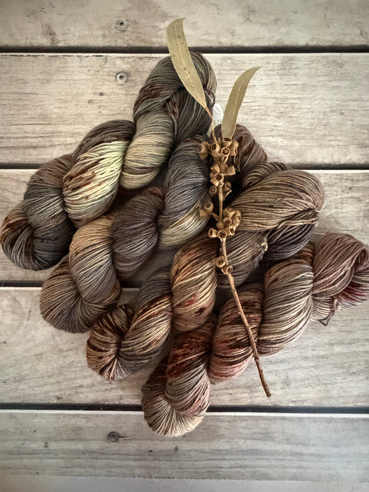 Old Stone Wall ooak - 4 ply sock yarn in merino and nylon - Darjeeling 4