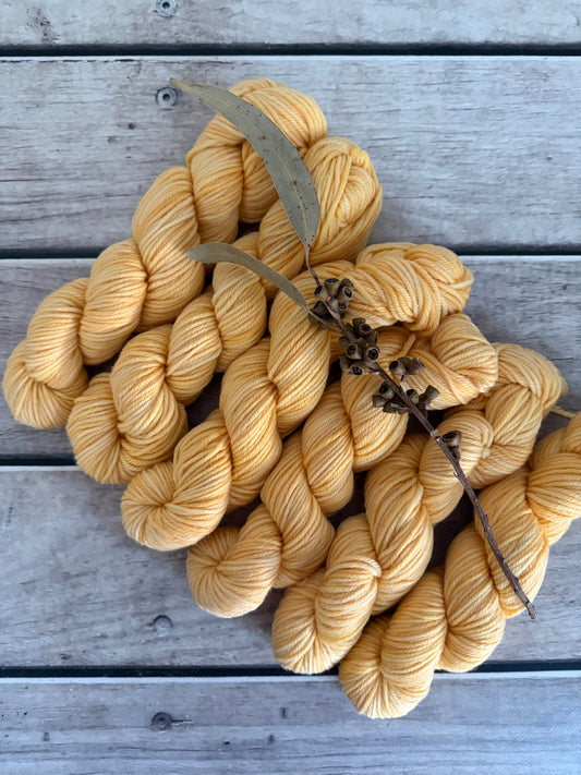 Honeybush - Darjeeling DK sock yarn - 8 ply (50g skeins)