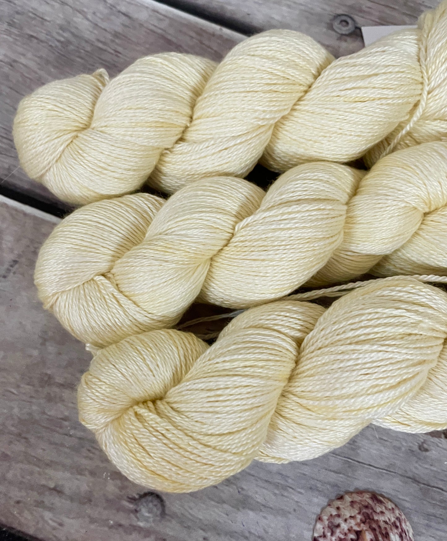 Buttercream - 4 ply in silk and merino yarn - White Cloud
