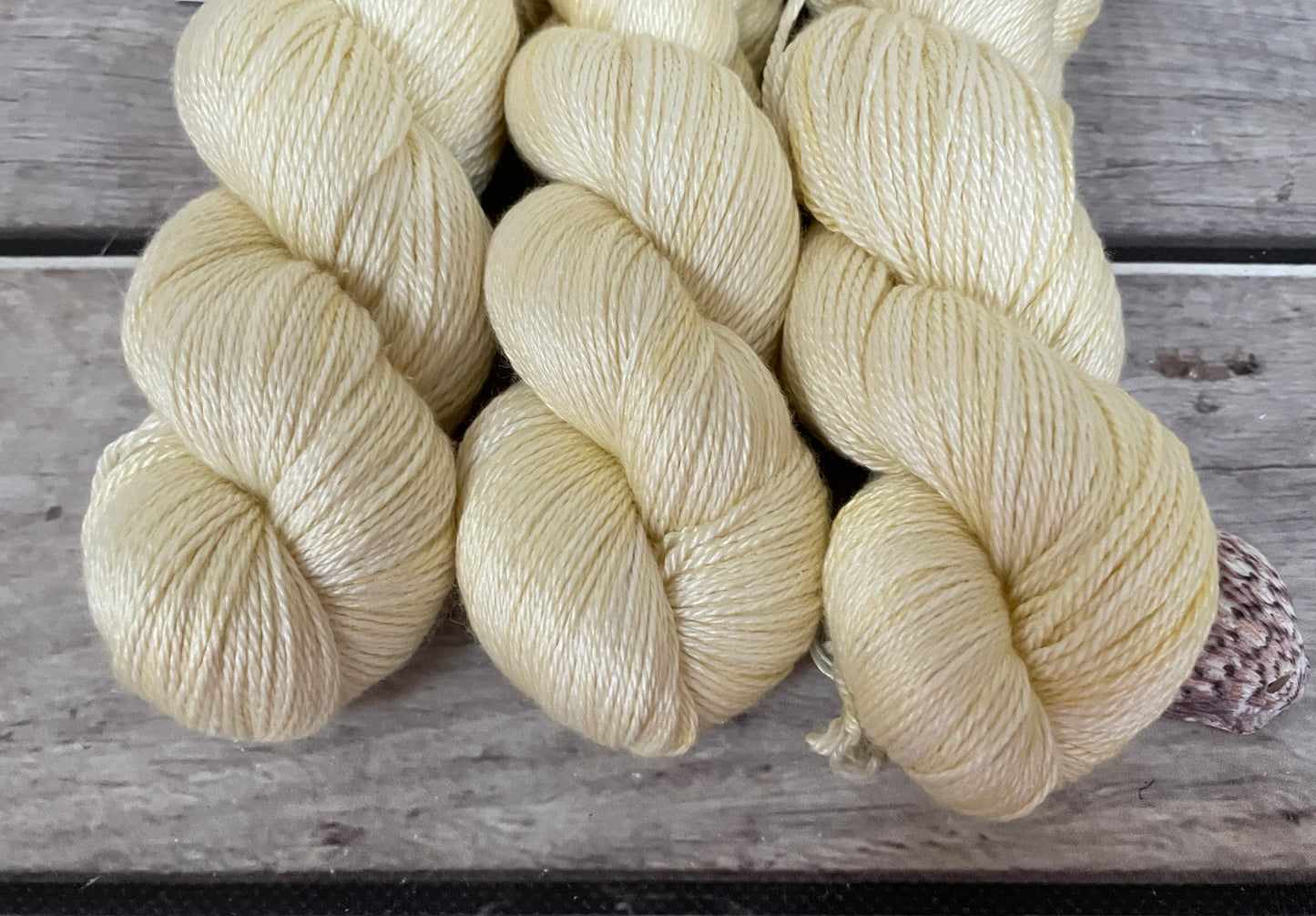 Buttercream - 4 ply in silk and merino yarn - White Cloud