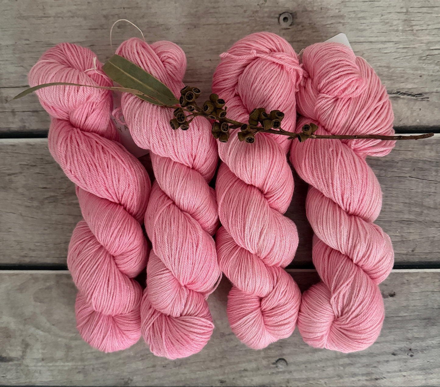 Shell Pink - 4ply/fingering - silk/merino yarn - Jasmine 4
