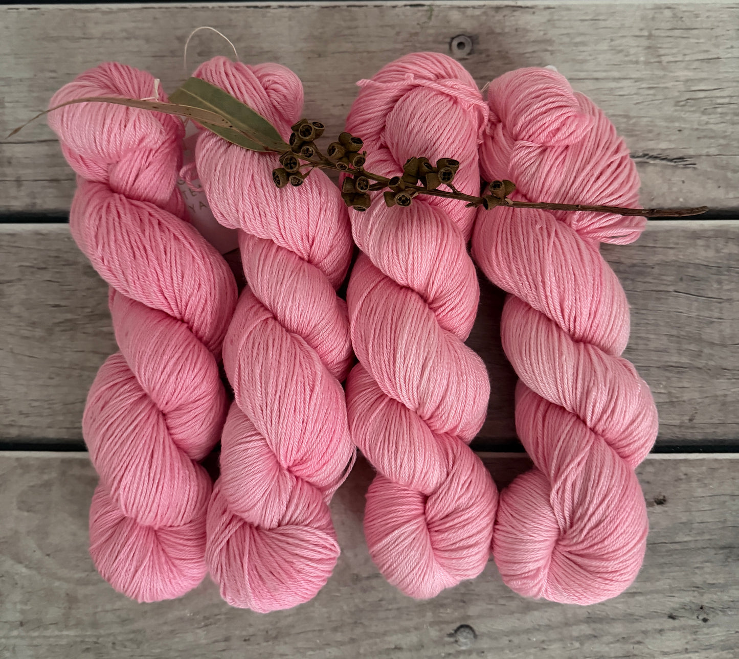 Shell Pink - 4ply/fingering - silk/merino yarn - Jasmine 4