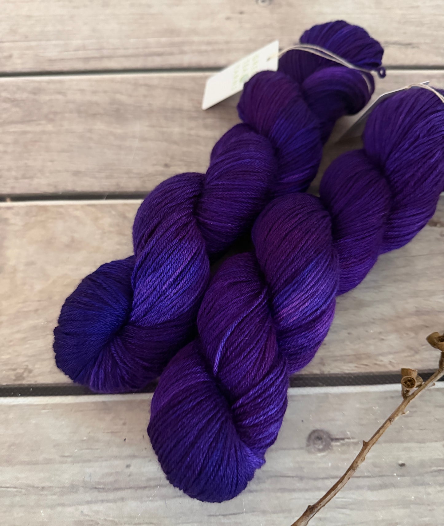 Raven's Velvet - 4ply/fingering - silk/ merino yarn - Jasmine 4