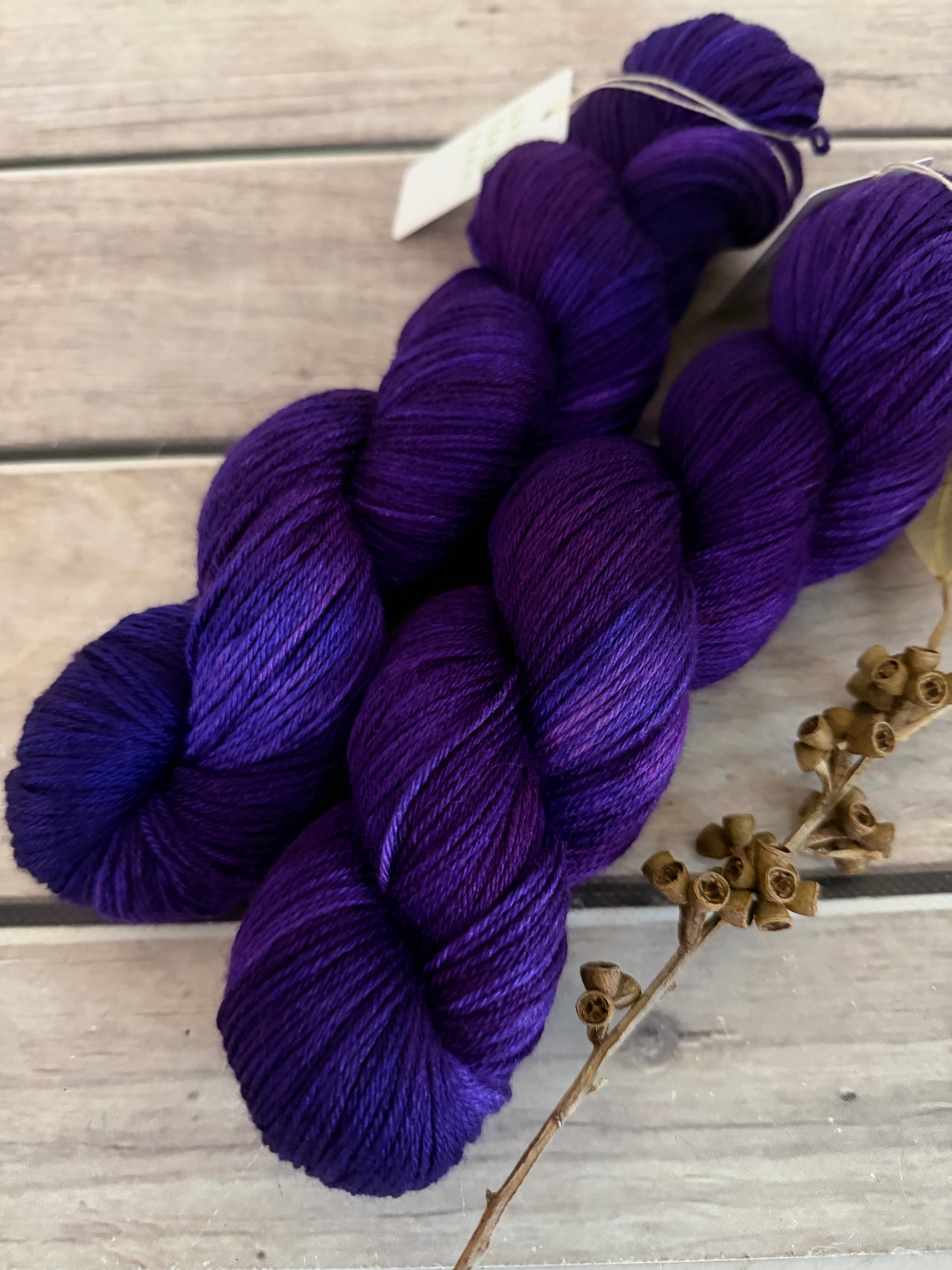 Raven's Velvet - 4ply/fingering - silk/ merino yarn - Jasmine 4