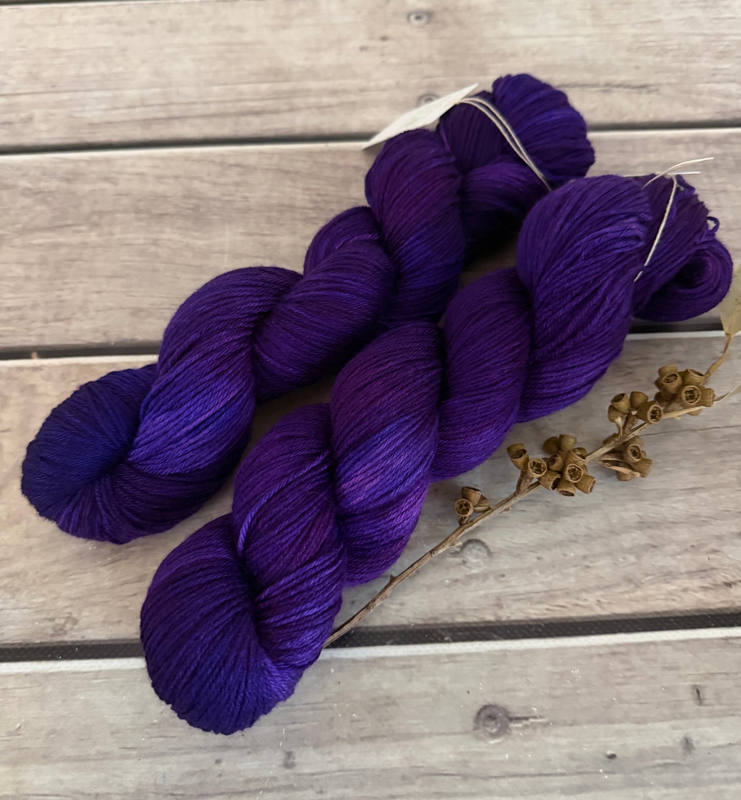 Raven's Velvet - 4ply/fingering - silk/ merino yarn - Jasmine 4