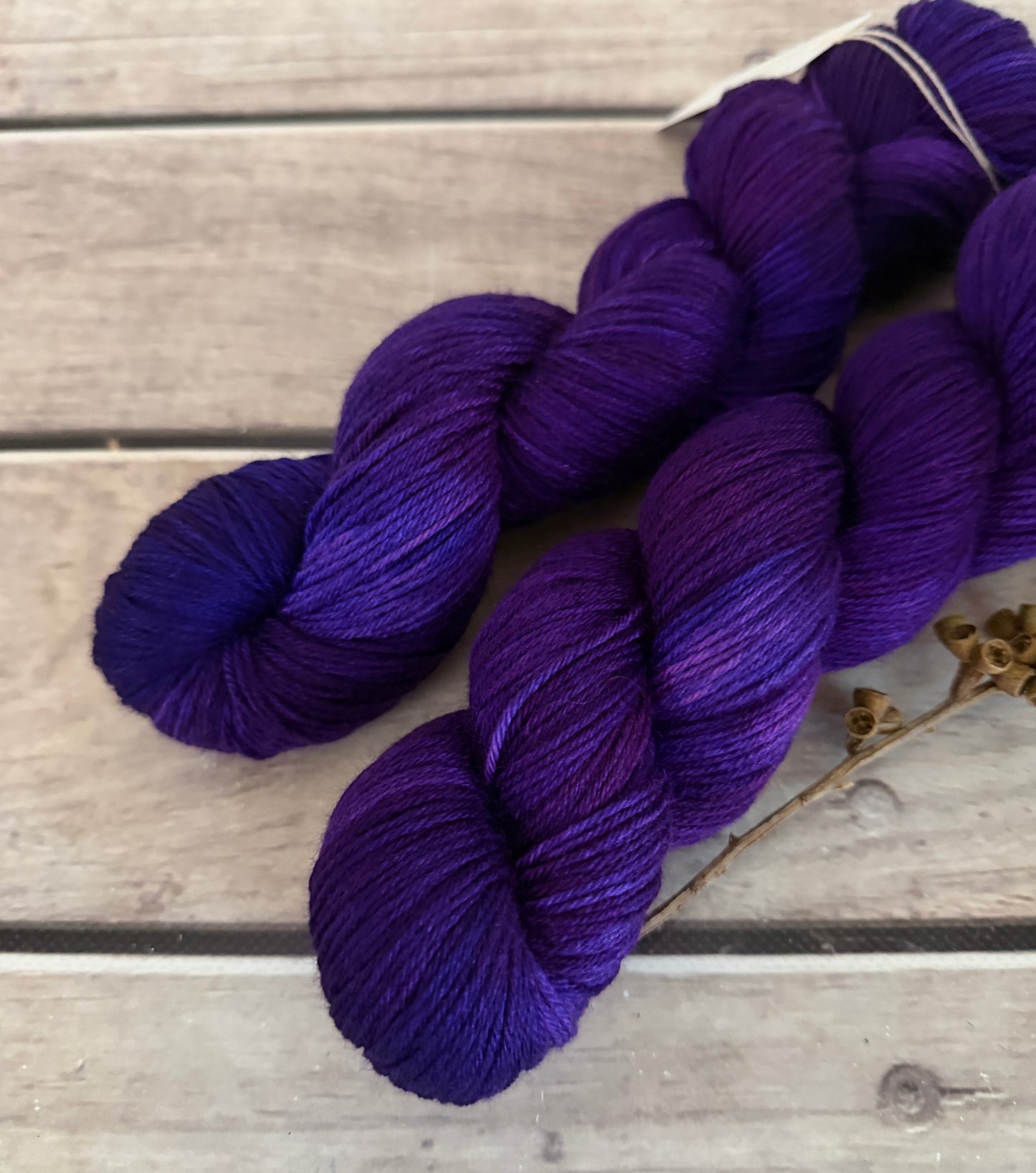 Raven's Velvet - 4ply/fingering - silk/ merino yarn - Jasmine 4