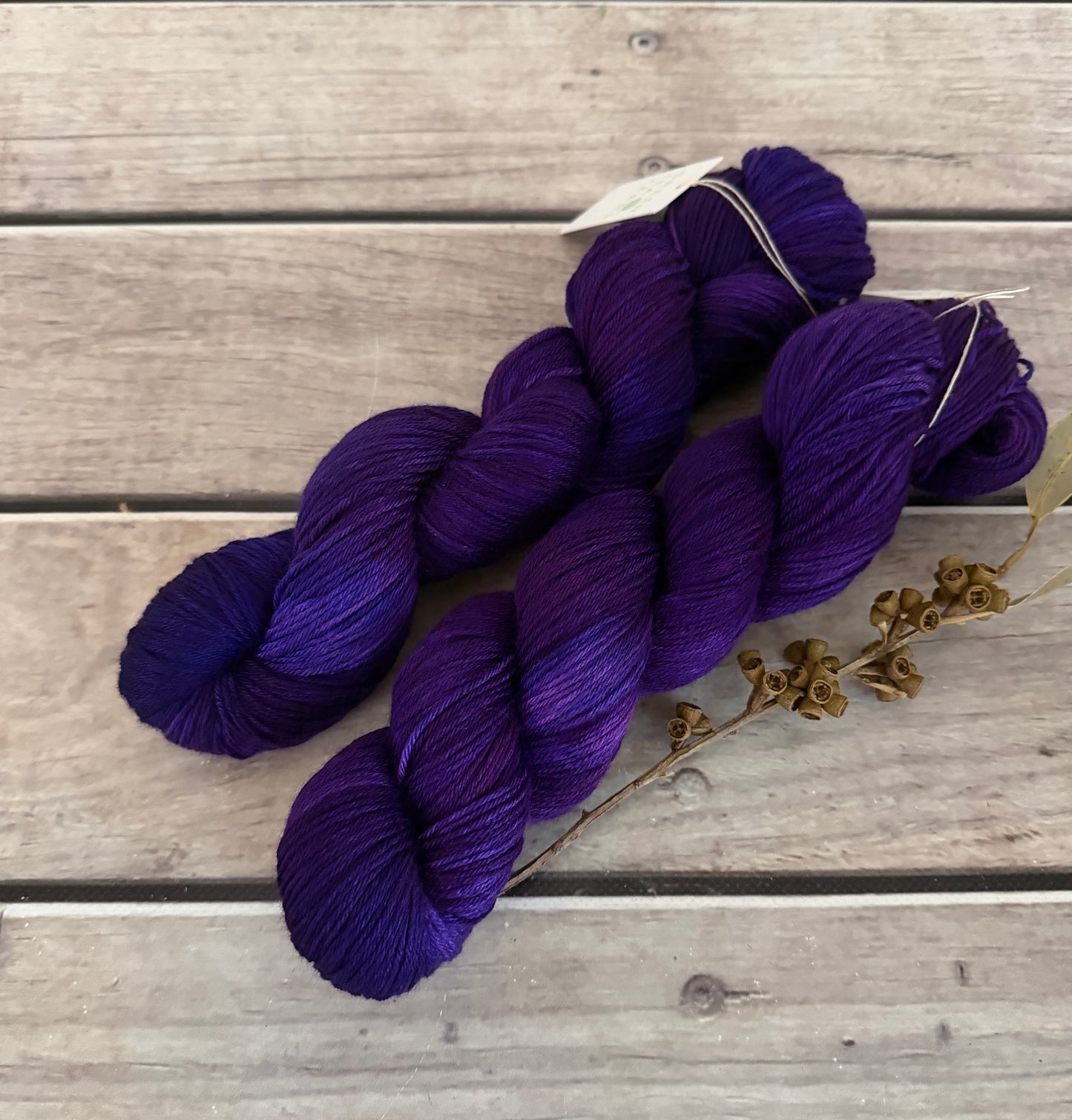 Raven's Velvet - 4ply/fingering - silk/ merino yarn - Jasmine 4