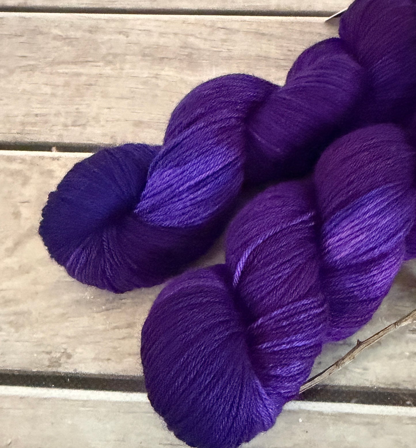 Raven's Velvet - 4ply/fingering - silk/ merino yarn - Jasmine 4