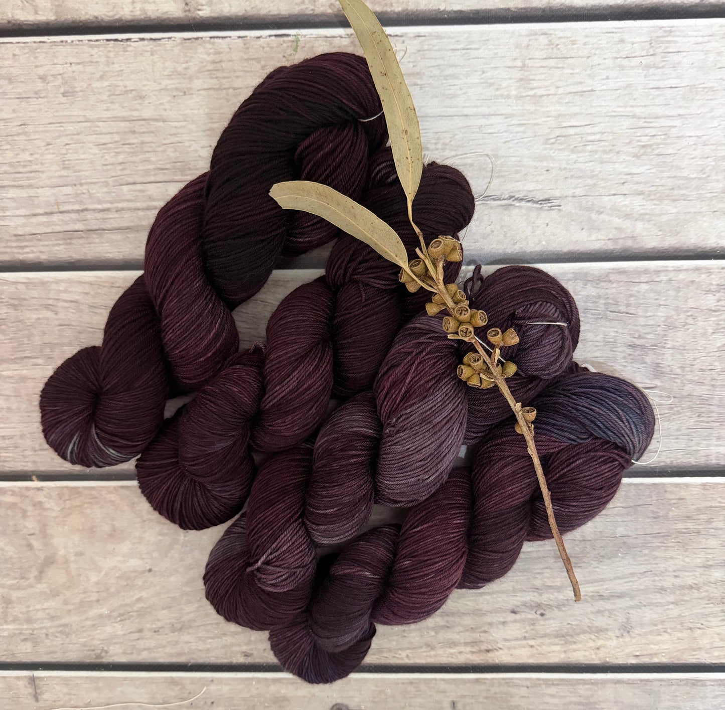 Muscat Noir ooak - sock yarn in merino and nylon - Darjeeling