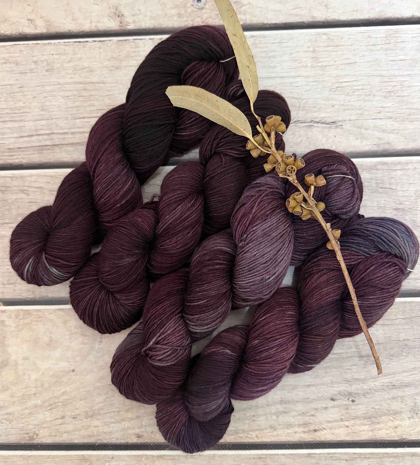 Muscat Noir ooak - sock yarn in merino and nylon - Darjeeling