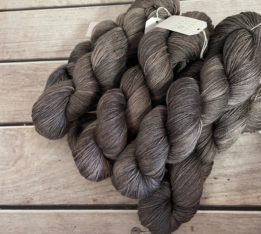 Pale Peat - 4ply/fingering - silk and merino - Jasmin 4
