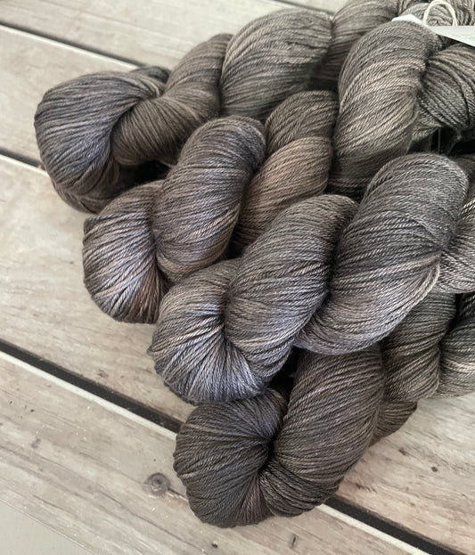 Pale Peat - 4ply/fingering - silk and merino - Jasmin 4