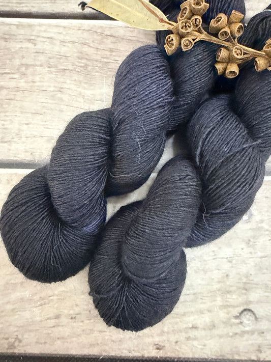 Dark Night on Merino and Silk 4 ply single - Osmanthus