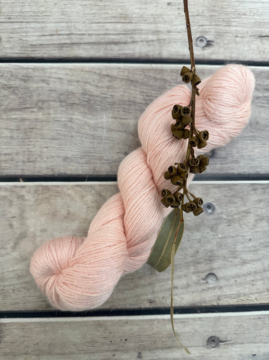 She sells Seashells - 4ply/f - silk/merino yarn - Jasmine 4
