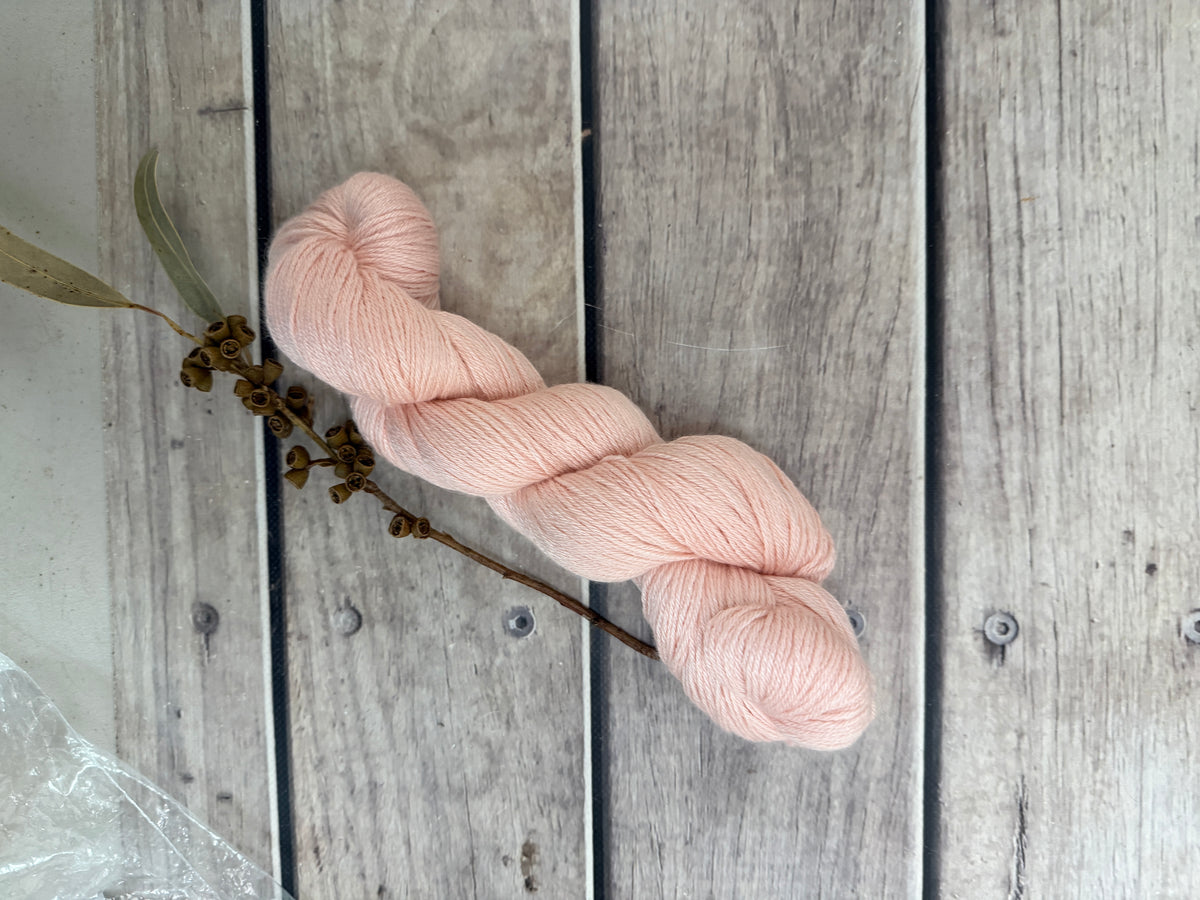 She sells Seashells - 4ply/f - silk/merino yarn - Jasmine 4