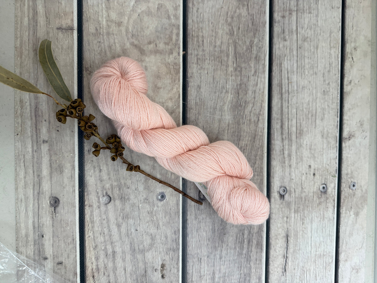She sells Seashells - 4ply/f - silk/merino yarn - Jasmine 4