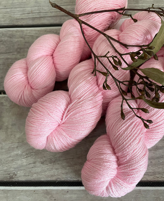 China Doll - 4ply/fingering - silk and merino yarn - Jasmin 4