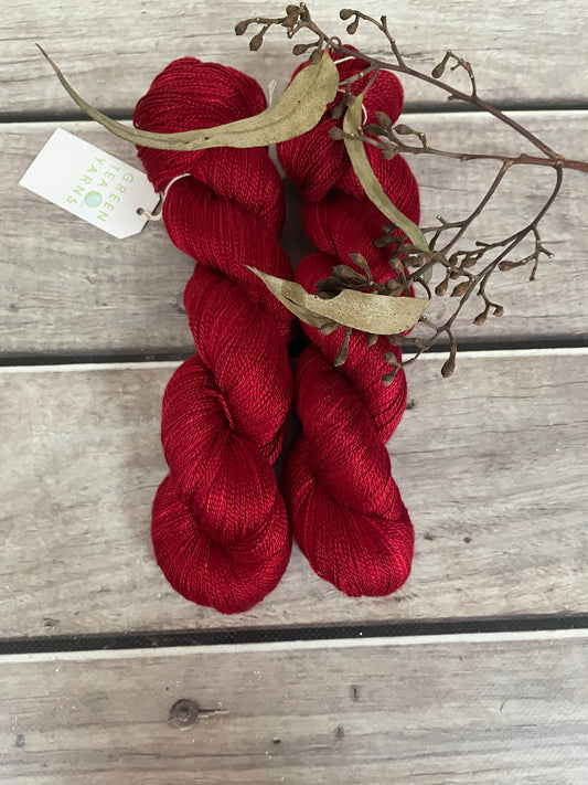 Dark Lacquer red - 3 ply in Mulberry silk - Ginseng hl