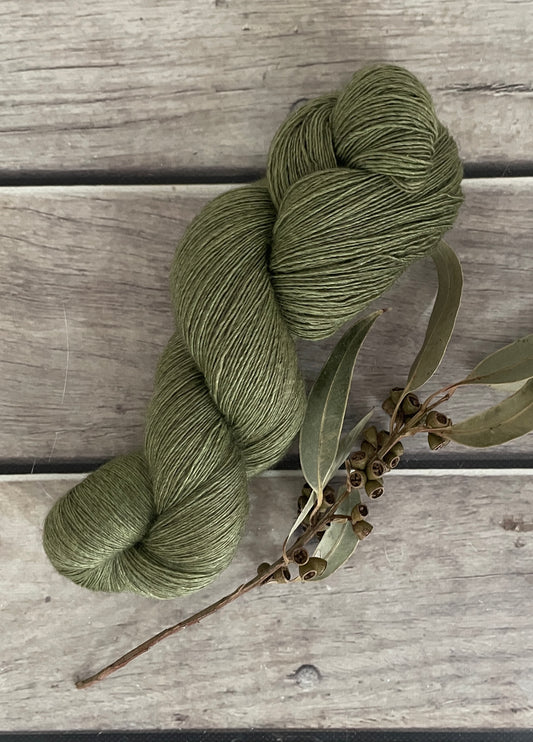 Moss ooak - 2 ply singles, Merino, silk, yak - Cassis l