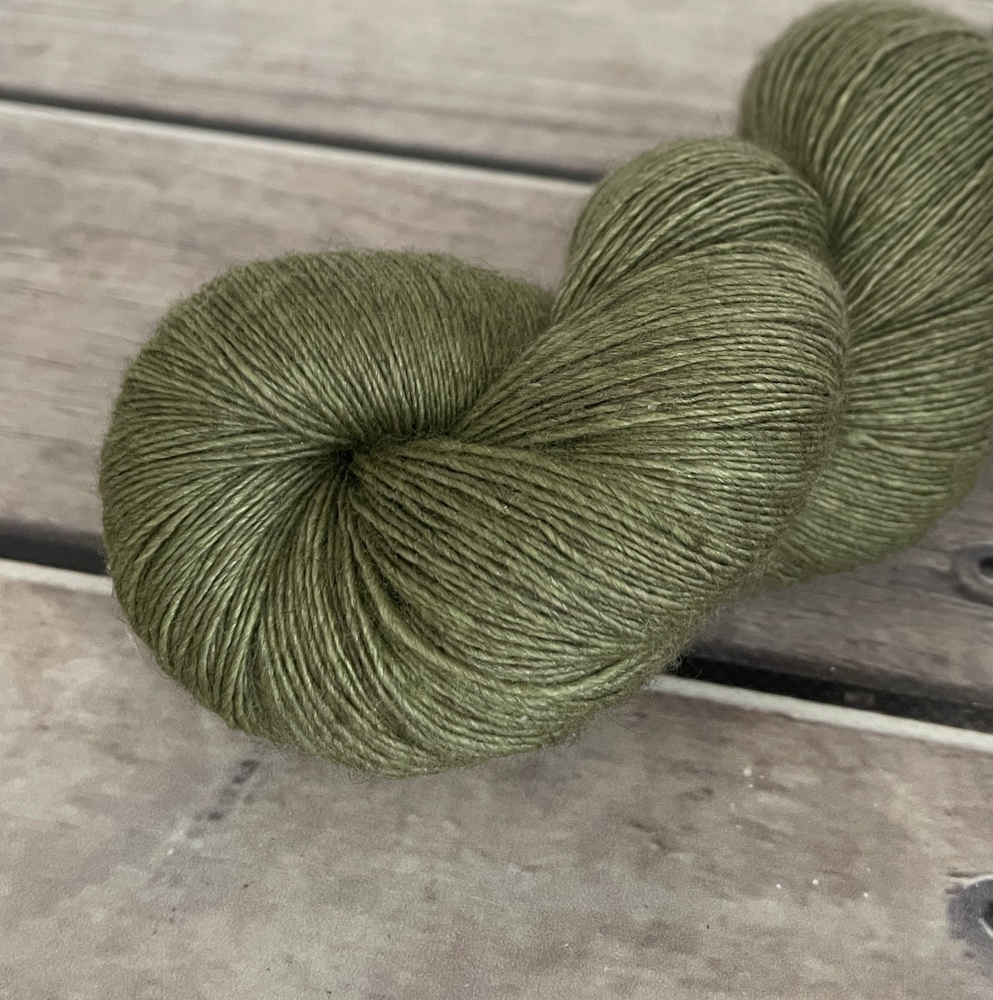 Moss ooak - 2 ply singles, Merino, silk, yak - Cassis l