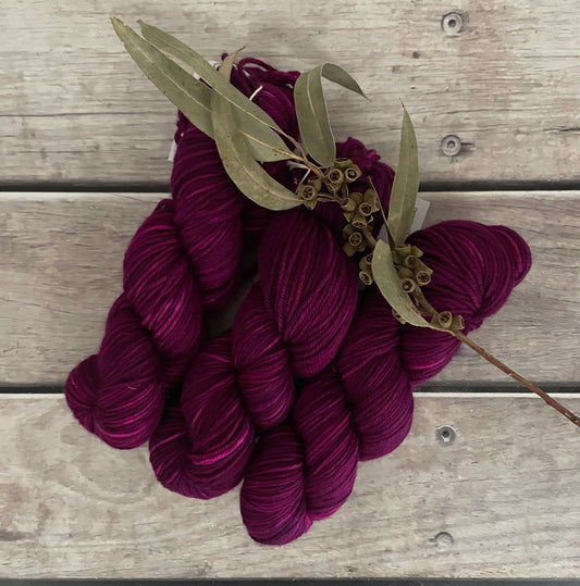 Theatrics ooak - Darjeeling DK sock yarn - 8 ply