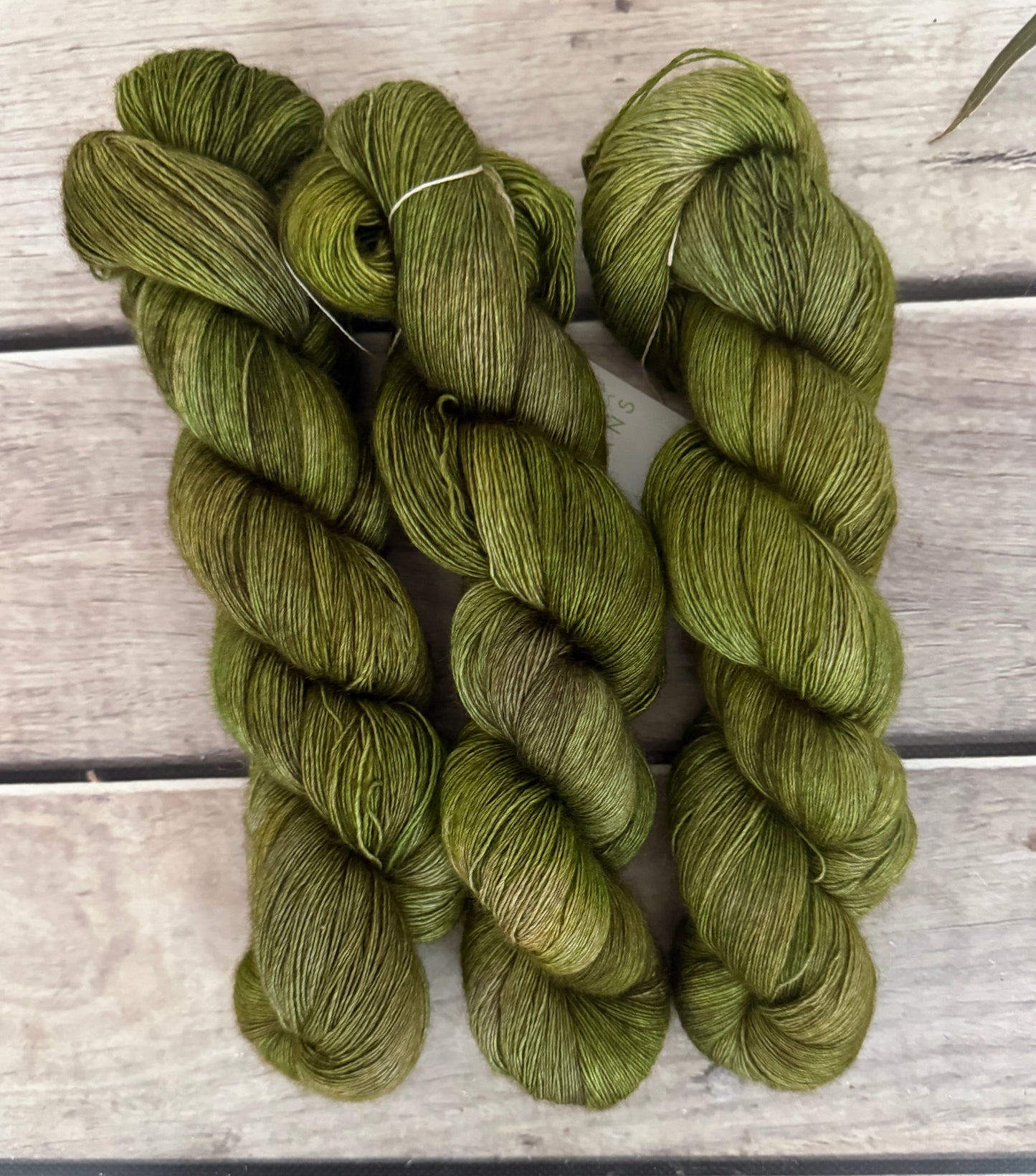 Banksia light - 2 ply singles, Merino, silk, yak - Cassis l