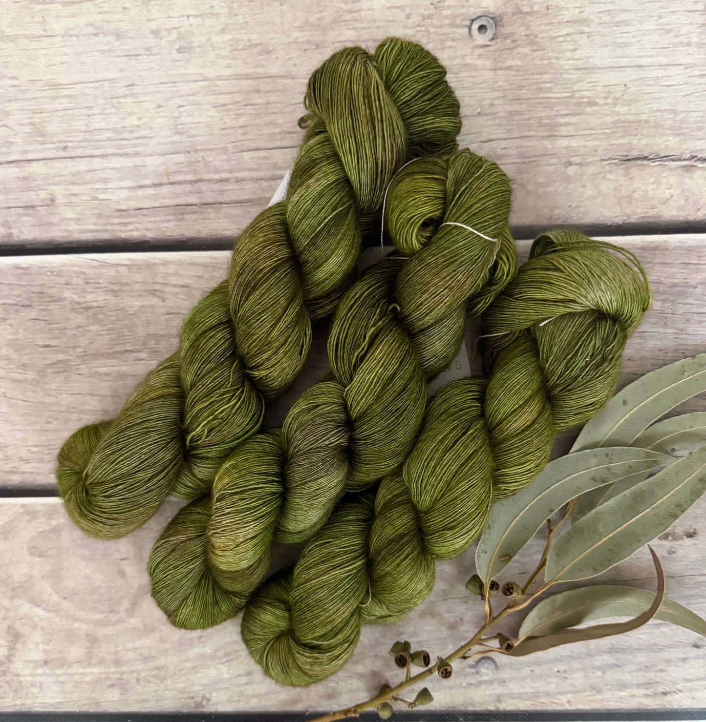 Banksia light - 2 ply singles, Merino, silk, yak - Cassis l