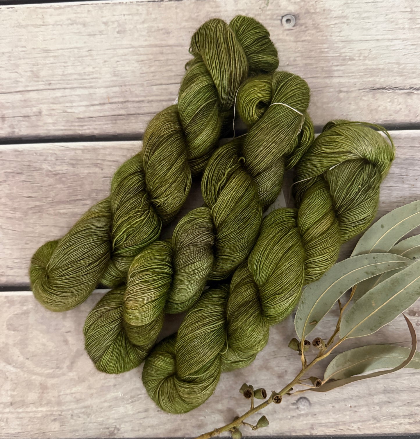 Banksia light - 2 ply singles, Merino, silk, yak - Cassis l