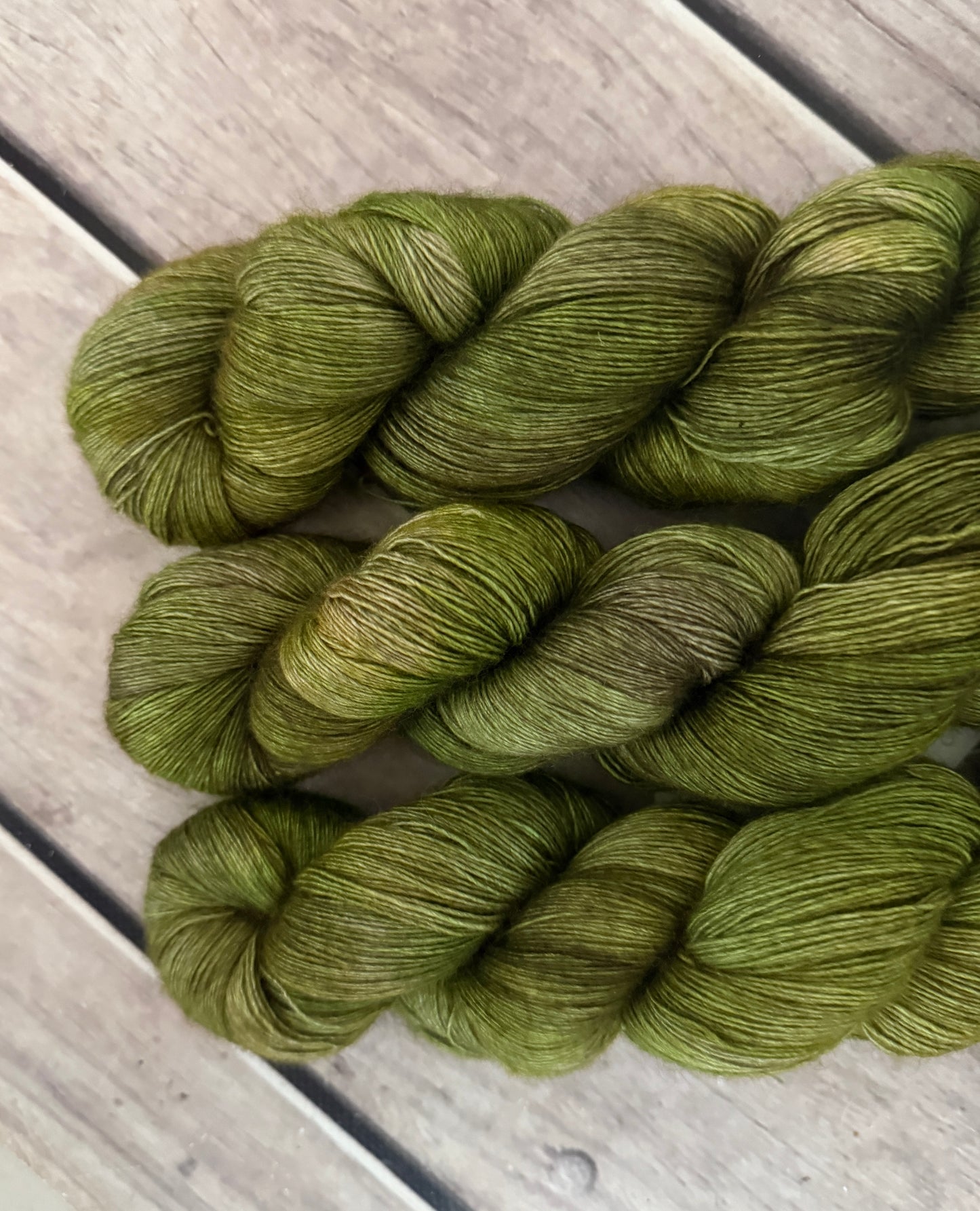 Banksia light - 2 ply singles, Merino, silk, yak - Cassis l
