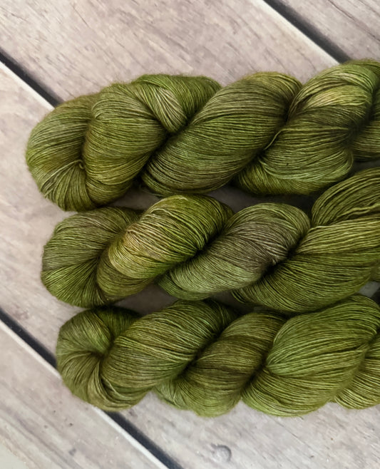 Banksia light - 2 ply singles, Merino, silk, yak - Cassis l