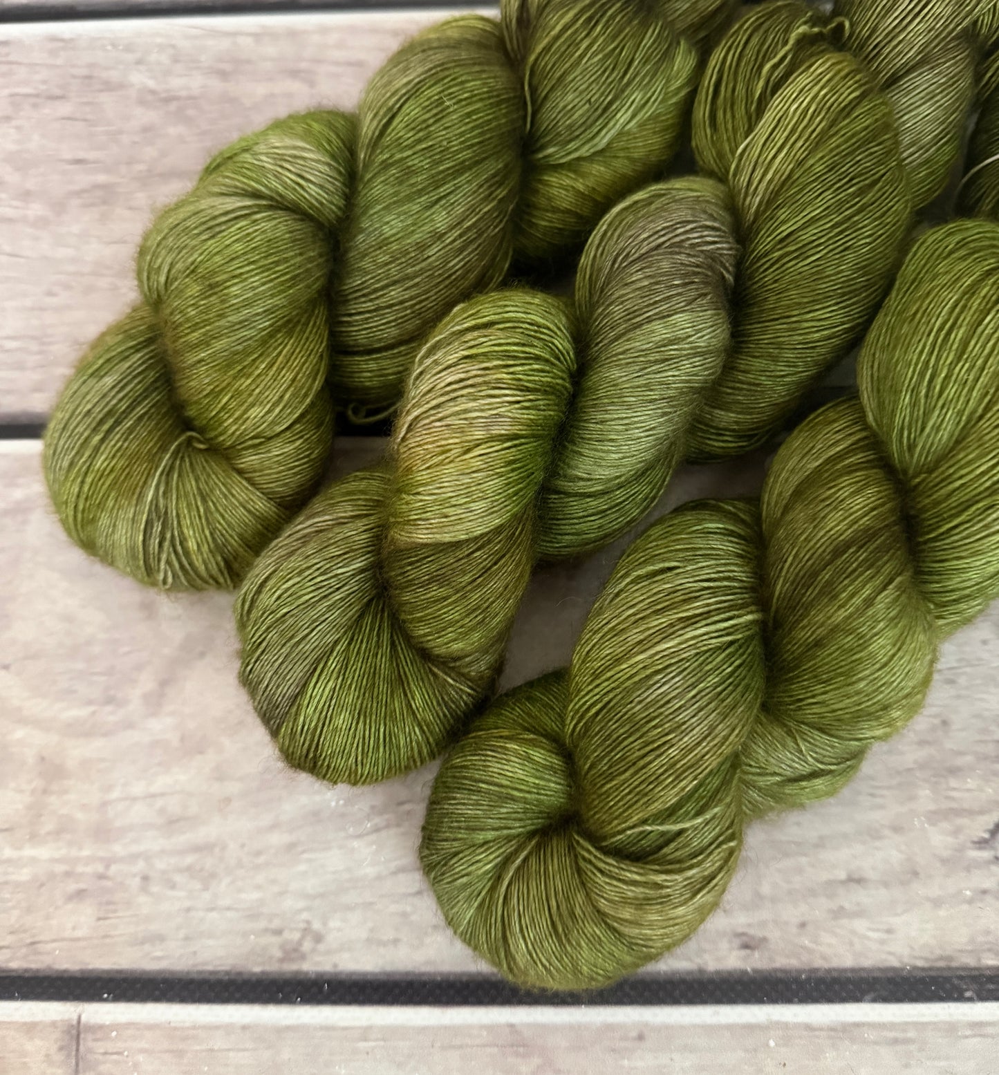 Banksia light - 2 ply singles, Merino, silk, yak - Cassis l
