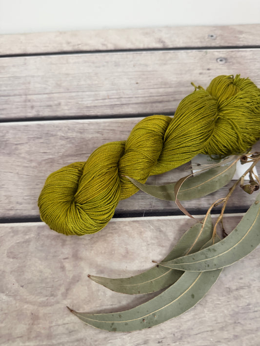 My Jade Bracelet - 4 ply in Mulberry silk - Pekoe f