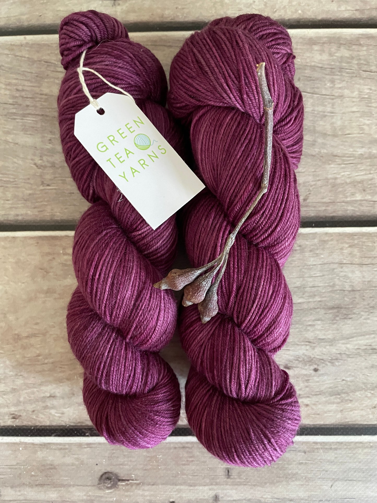 Rose wine - sock yarn in merino and nylon - Darjeeling