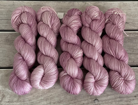 Soft Rose - 4ply/fingering - silk and merino yarn - Jasmin 4