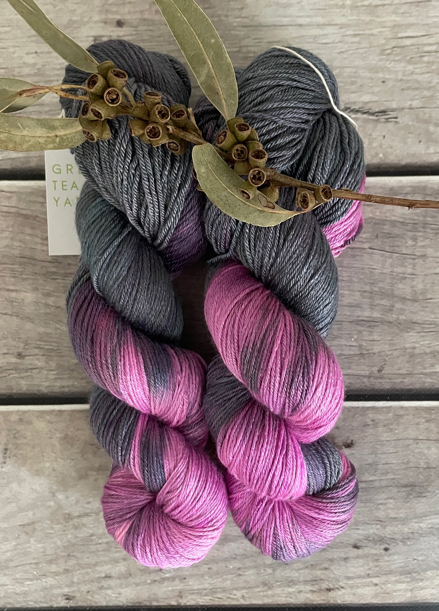 Pink Streak ooak - Merino/silk - 4 Ply - Jasmine