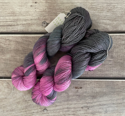 Pink Streak ooak - Merino/silk - 4 Ply - Jasmine