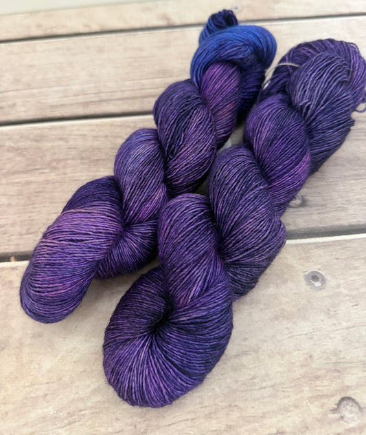 Electric Storm -  Merino and Silk 4 ply single - Osmanthus