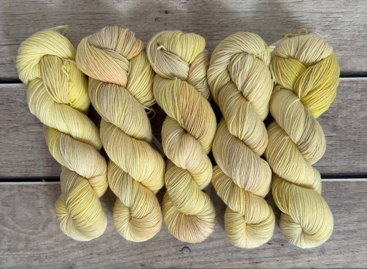 Buttercup Cream - Darjeeling sock yarn - 4 ply