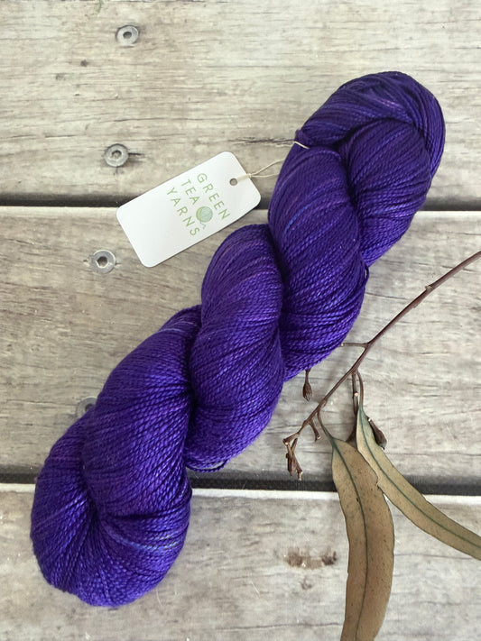 Raven's Velvet - 4 ply pure silk yarn - Ginseng f