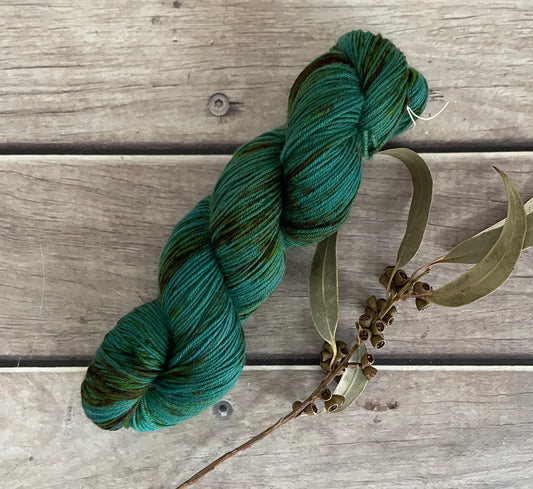 Deep Patina ooak - sock yarn in merino and nylon - Darjeeling 4