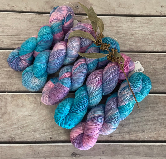 Fairy Dance ooak - sock yarn in merino and nylon - Darjeeling 4