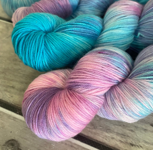 Fairy Dance ooak - sock yarn in merino and nylon - Darjeeling 4