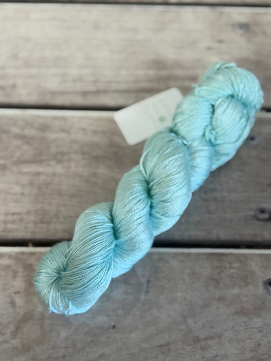 Turquoise Bay - 4 ply in Mulberry silk - Pekoe f