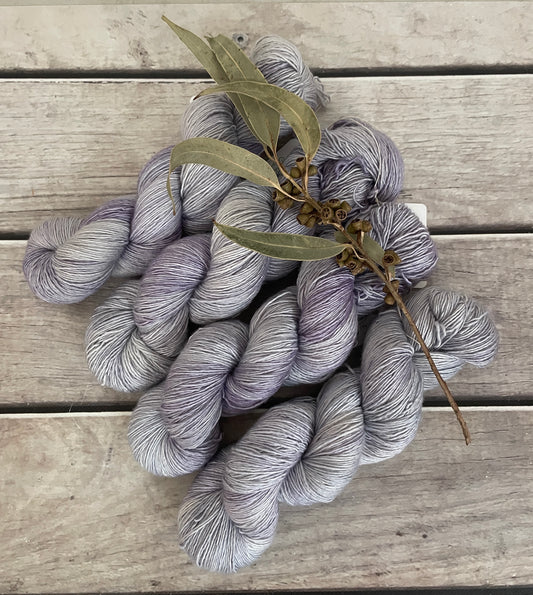 Mist - 4 ply in Mulberry silk and Merino singles yarn - Osmanthus