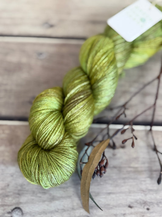 Spring Bud ooak - 4 ply in silk and merino - White Cloud