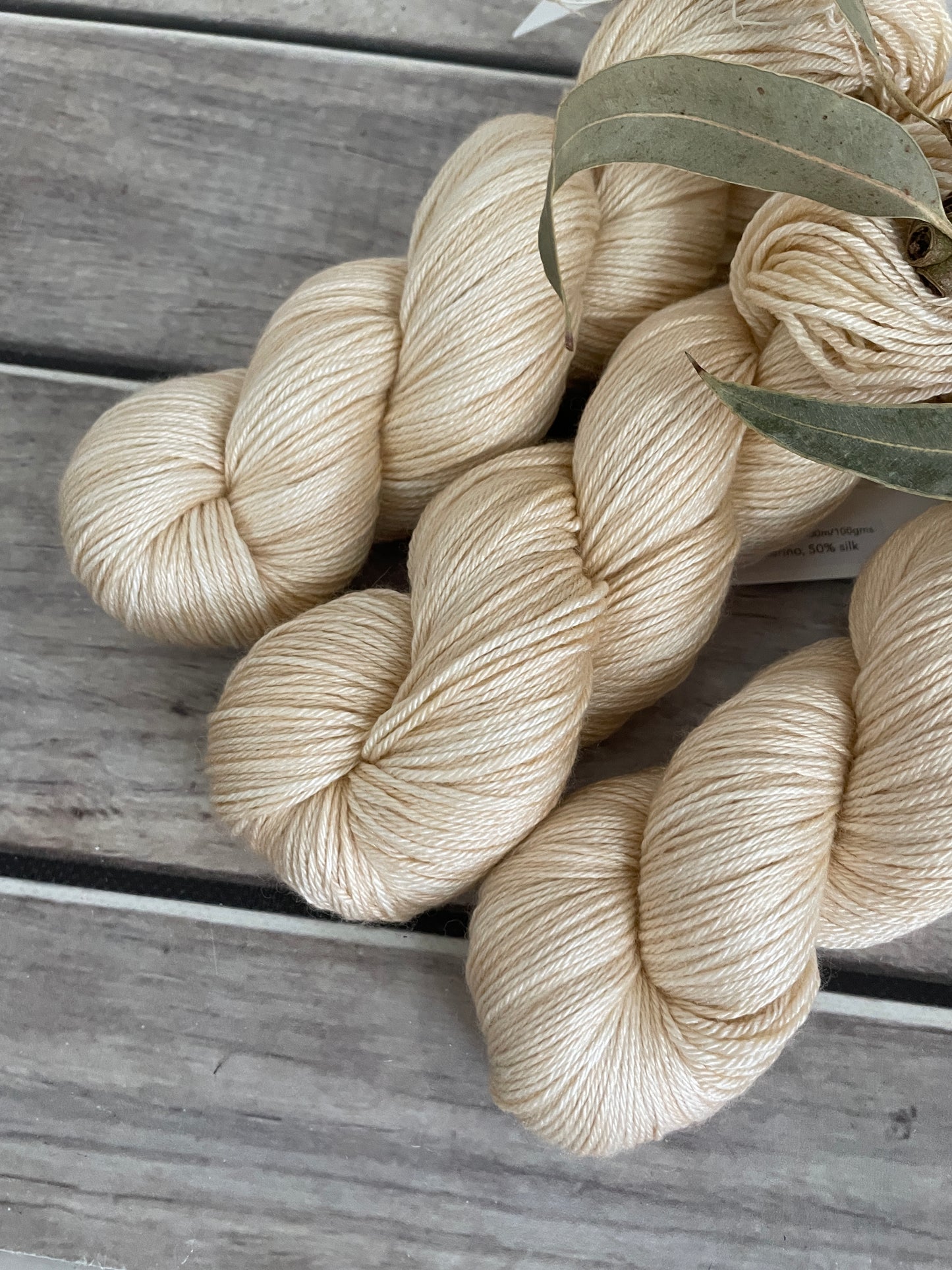 Pale Gold - 4ply/fingering - silk and merino yarn - Jasmine 4